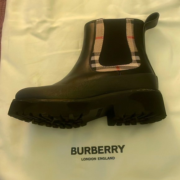 Unisex Burberry boots